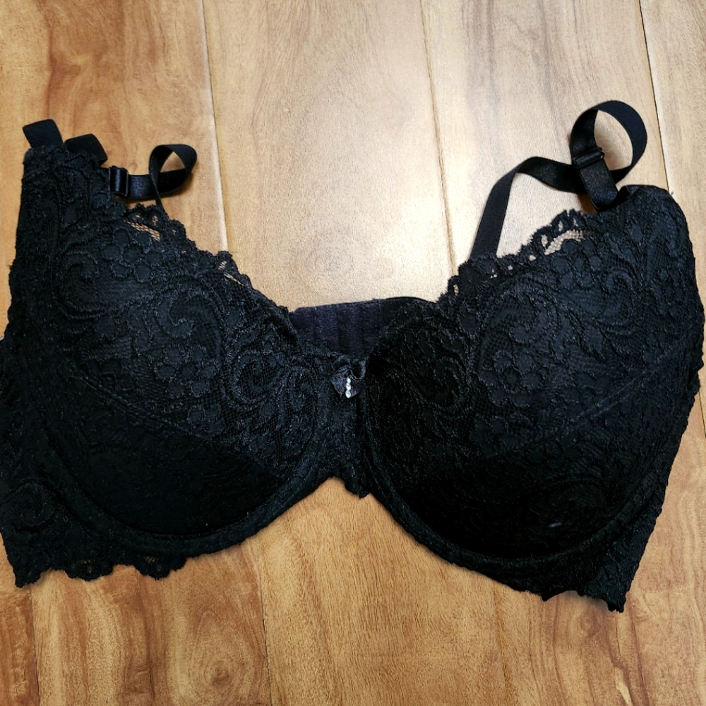 Lace bra with gem